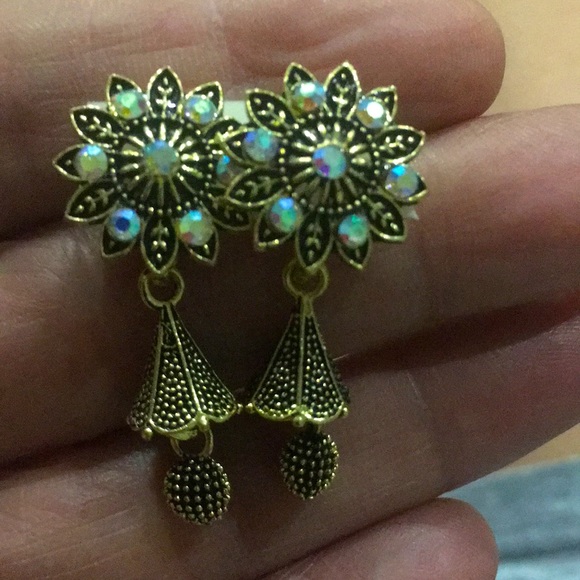 NWT: HANDCRAFTED Traditional Royal Bling Bollywood Earrings Gold Tone - Picture 4 of 9